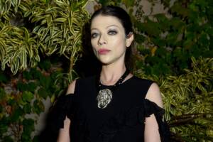 Il 2 novembre 2023, Michelle Trachtenberg ha partecipato alla festa "15 Years of Siriano" presso Nic's On Beverly a Los Angeles, California (Foto di Gilbert Flores/WWD via Getty Images)