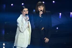 Nella foto: Annalisa-Giorgia nella serata cover al Festival di Sanremo 2025