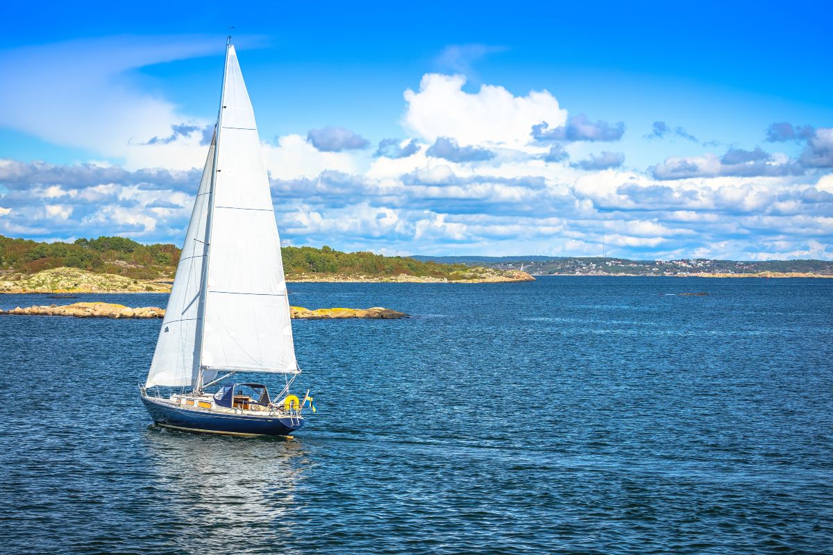 Immagine di una barca a vela